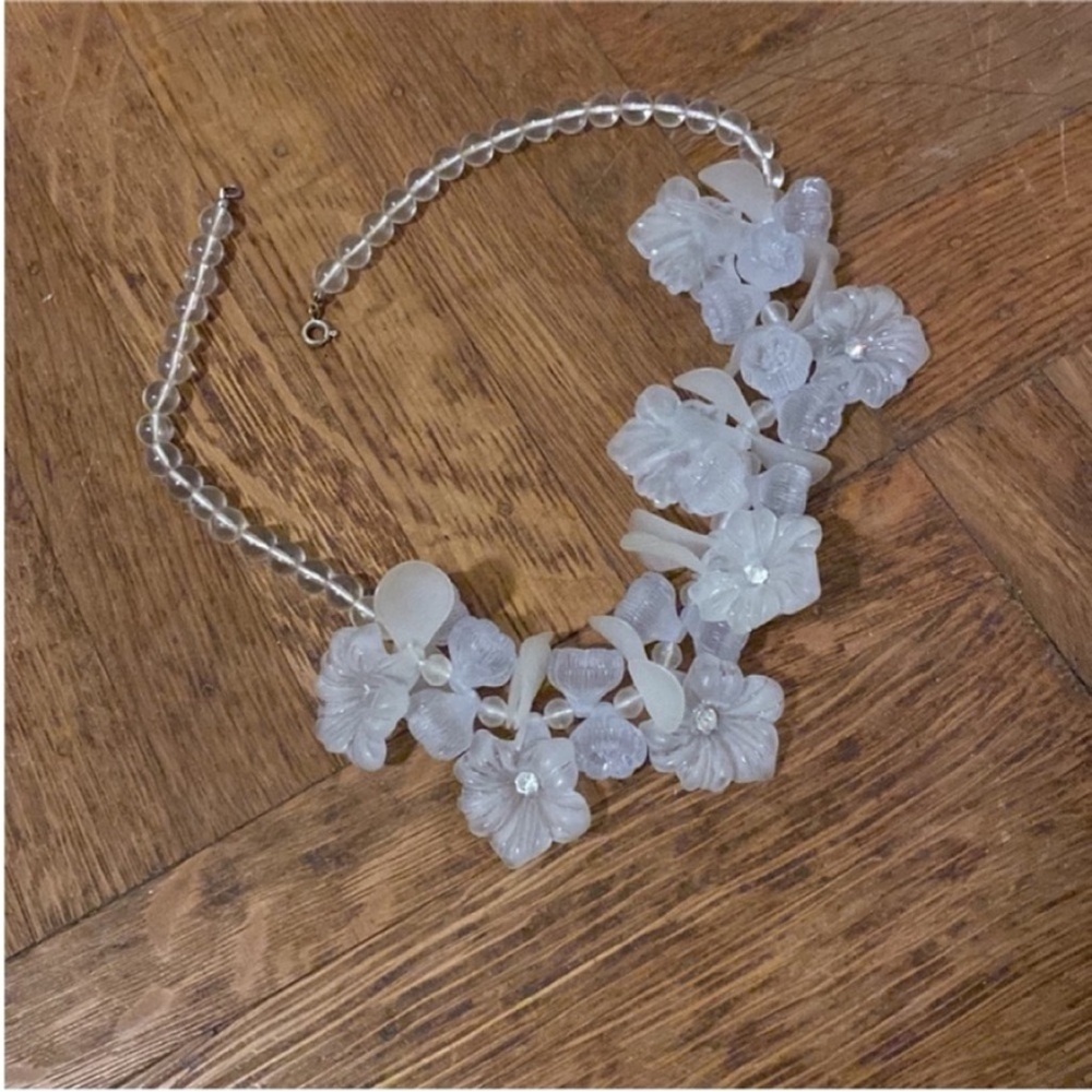 Clear flower necklace